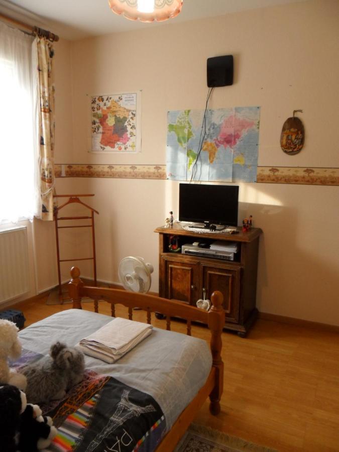 Chambre Chez L'Habitant Louvres Exterior photo
